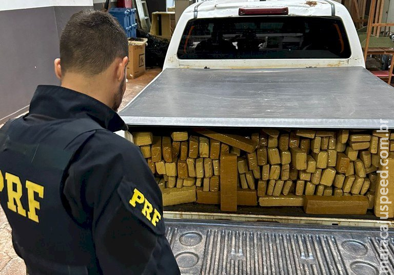 PRF apreende uma tonelada de maconha e recupera caminhonete, em MS PRF apreende uma tonelada de maconha e recupera caminhonete, em MS