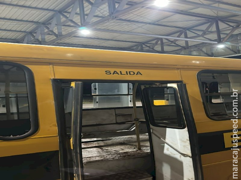 PRF suspeita de falso ônibus escolar com letreiro em espanhol e descobre assoalho cheio de maconha, em MS PRF suspeita de falso ônibus escolar com letreiro em espanhol e descobre assoalho cheio de maconha, em MS