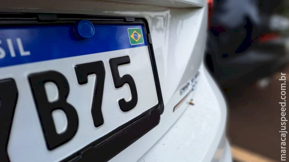 Proprietários de veículos com placas de final 4 e 5 têm até domingo para regularizar licenciamento Proprietários de veículos com placas de final 4 e 5 têm até domingo para regularizar licenciamento