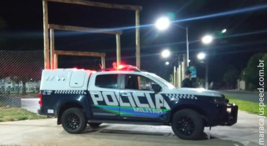 Suspeito joga carro furtado contra PMs e pneus são estourados a tiros em Bonit Suspeito joga carro furtado contra PMs e pneus são estourados a tiros em Bonit