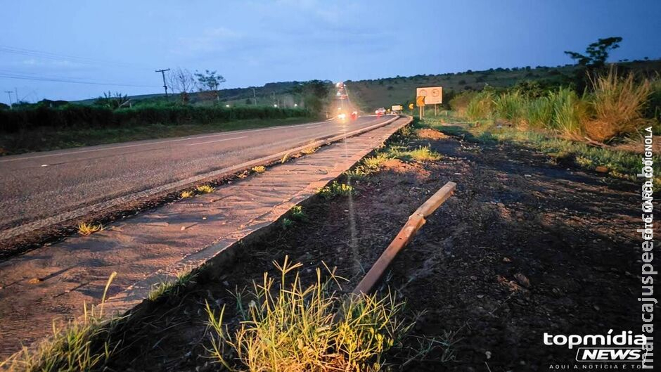 Batida frontal entre carro e caminhão deixa três mortos na BR-163, em Campo Grande Batida frontal entre carro e caminhão deixa três mortos na BR-163, em Campo Grande
