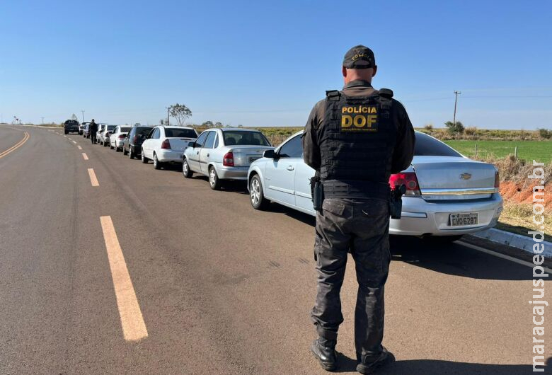 Comboio com 11 veículos é interceptado e mais de R$ 1 milhão em mercadorias apreendidos Comboio com 11 veículos é interceptado e mais de R$ 1 milhão em mercadorias apreendidos