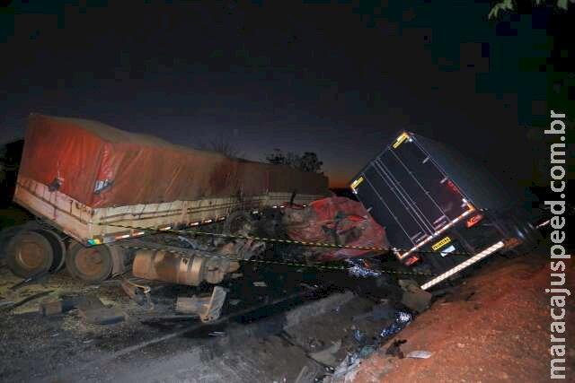 Congestionamento chega a 8 km após acidente com duas mortes na BR-163 Congestionamento chega a 8 km após acidente com duas mortes na BR-163