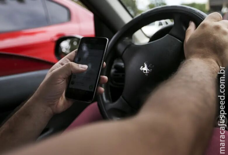 Dois celulares são roubados ou furtados por minuto no Brasil Dois celulares são roubados ou furtados por minuto no Brasil