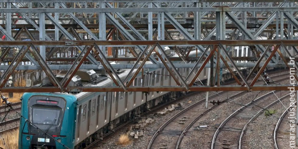 Dois militares e um civil morrem em conflitos em linhas de trem no Rio Dois militares e um civil morrem em conflitos em linhas de trem no Rio