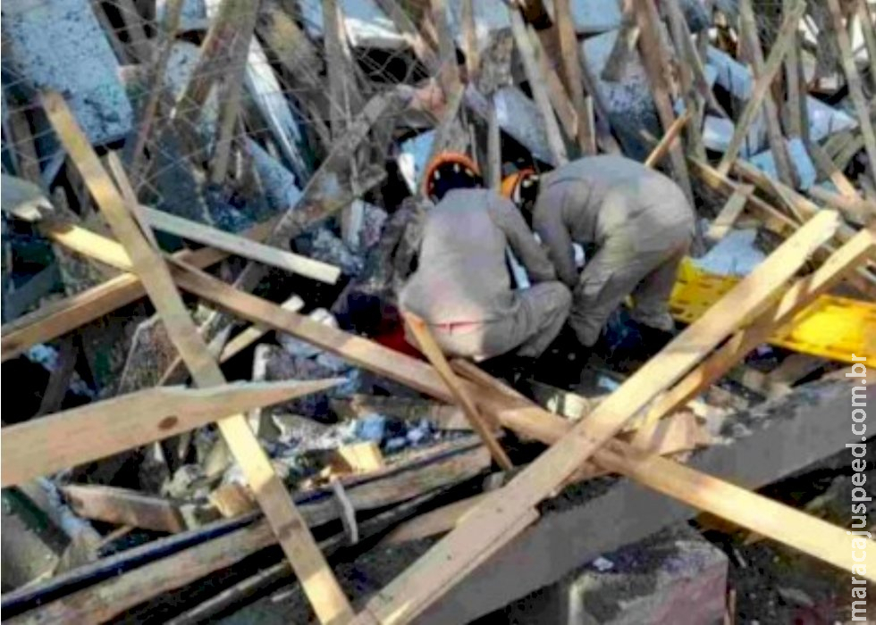 Duas pessoas ficam feridas após estrutura de obra desabar em Nova Andradina Duas pessoas ficam feridas após estrutura de obra desabar em Nova Andradina