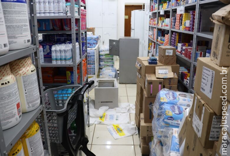 Dupla acusada de furtar comércios e deixar prejuízo estimado em R$ 100 mil a empresários é presa Dupla acusada de furtar comércios e deixar prejuízo estimado em R$ 100 mil a empresários é presa