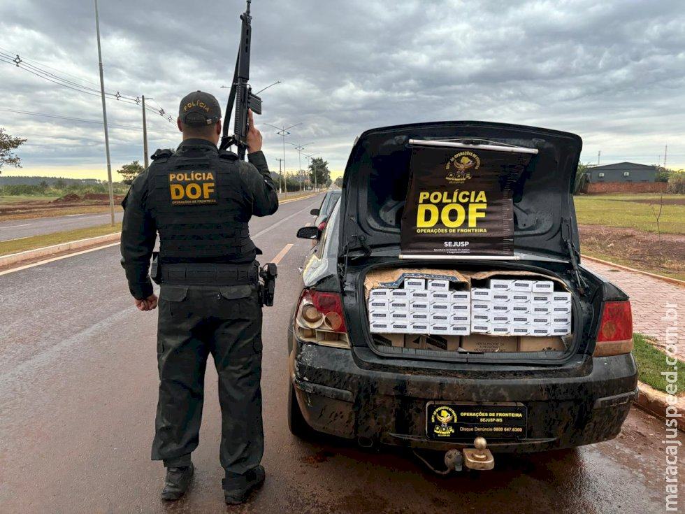 Dupla que levaria quase mil pacotes de cigarros em Deodápolis é presa em Laguna Carapã Dupla que levaria quase mil pacotes de cigarros em Deodápolis é presa em Laguna Carapã