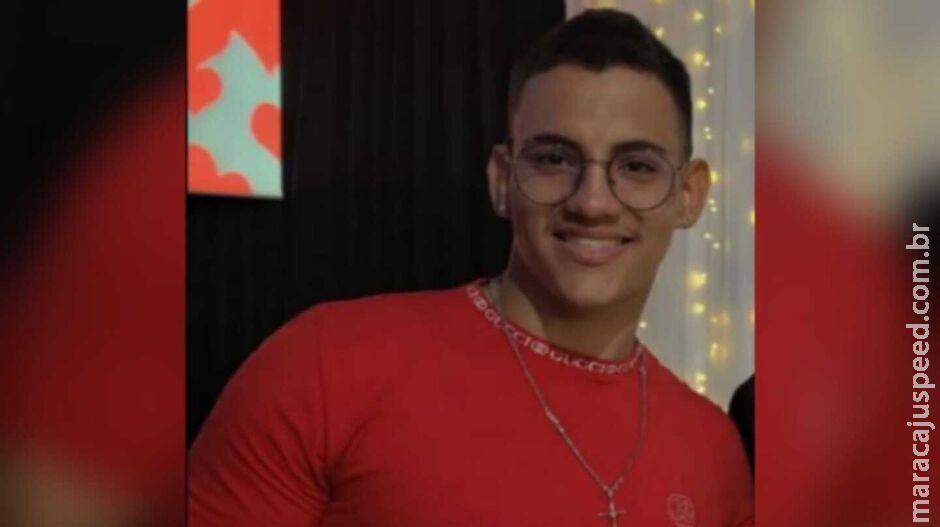 Familiares e amigos se despedem de Pedro Henrique, morto após bater moto em poste em Campo Grande Familiares e amigos se despedem de Pedro Henrique, morto após bater moto em poste em Campo Grande