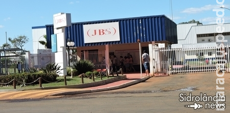 Funcionário da JBS é preso após causar problemas na portaria da empresa Funcionário da JBS é preso após causar problemas na portaria da empresa