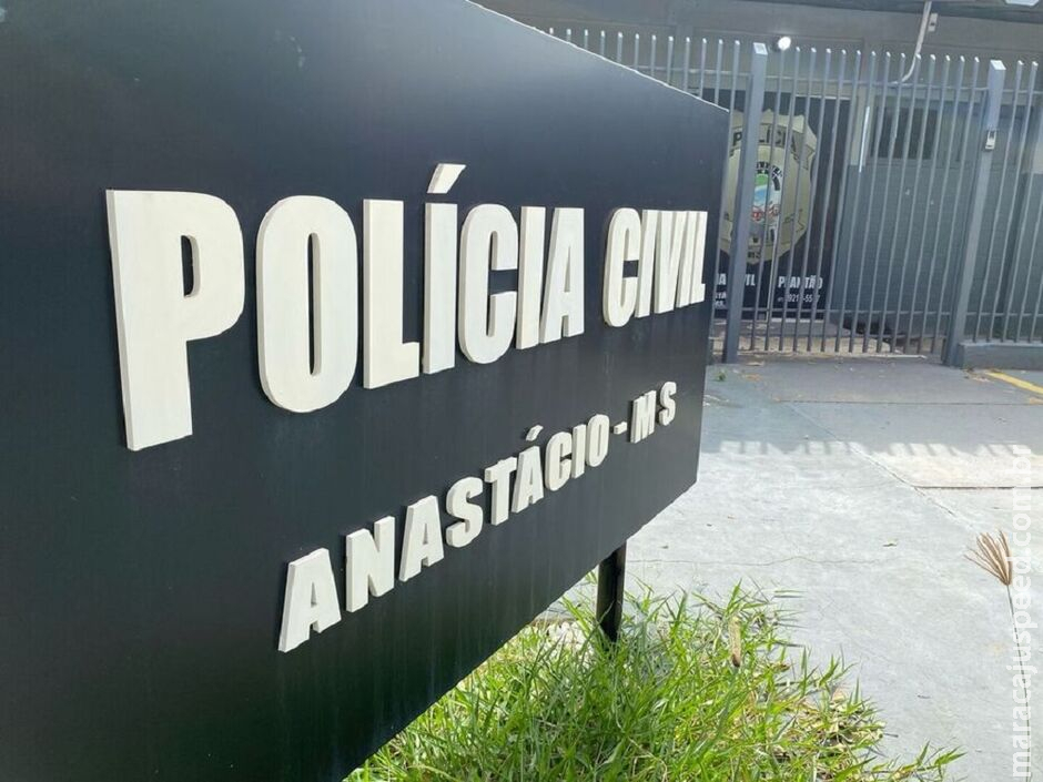 Homem descontrolado invade casa da ex, tenta matar o atual, mas leva surra em Anastácio Homem descontrolado invade casa da ex, tenta matar o atual, mas leva surra em Anastácio
