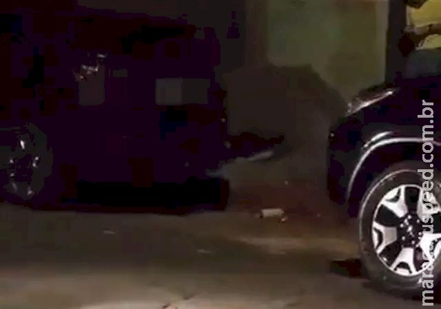 Homem é assassinado a tiros na porta de casa em Campo Grande Homem é assassinado a tiros na porta de casa em Campo Grande