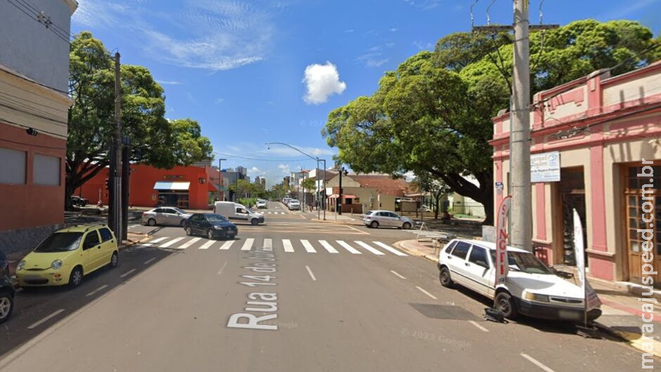 Homem é espancado por grupo e fica gravemente ferido na Rua 14 de Julho Homem é espancado por grupo e fica gravemente ferido na Rua 14 de Julho