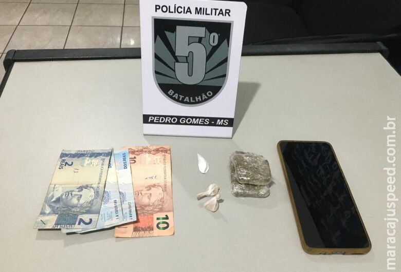 Homem é preso ao ser flagrado comercializando drogas Homem é preso ao ser flagrado comercializando drogas