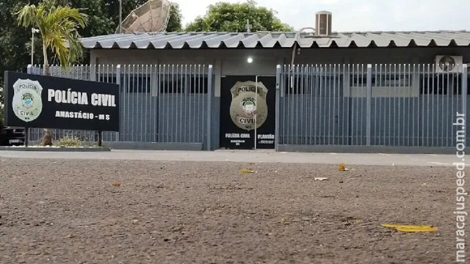 Homem tem faca cravada nas costas pela ex em Anastácio