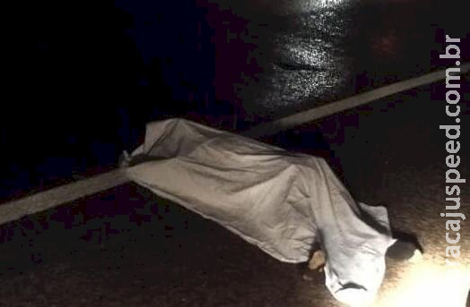 Idoso de motocicleta é atropelado e morre na BR-463; motorista fugiu sem prestar socorro Idoso de motocicleta é atropelado e morre na BR-463; motorista fugiu sem prestar socorro