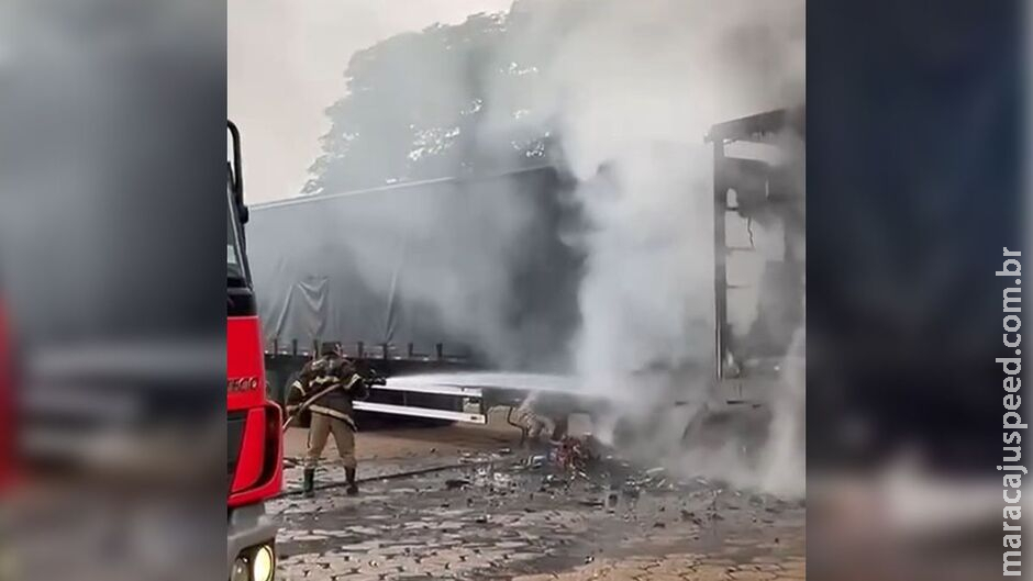 Incêndio consome reboque de carreta de bebidas em Nova Alvorada Incêndio consome reboque de carreta de bebidas em Nova Alvorada