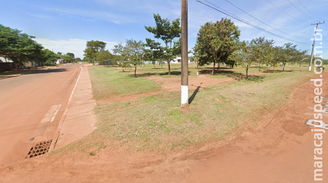 Jovem é morto a tiros em praça em Coronel Sapucaia Jovem é morto a tiros em praça em Coronel Sapucaia