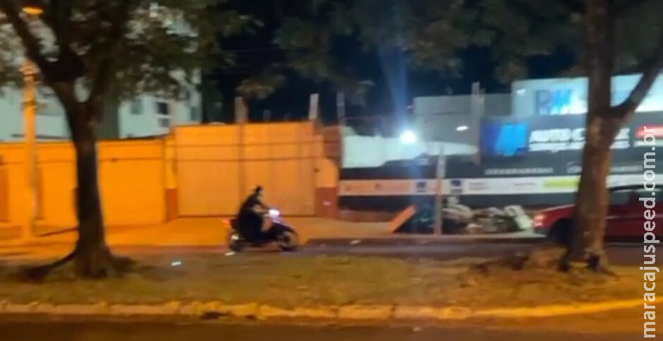 Jovem sem CNH é preso empinando moto próximo à escola em Dourados Jovem sem CNH é preso empinando moto próximo à escola em Dourados