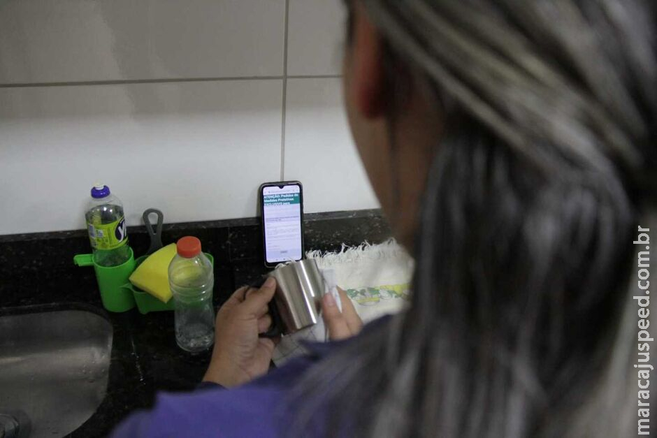 Marido bate em esposa por ciúmes ao ver mensagem de Marido bate em esposa por ciúmes ao ver mensagem de