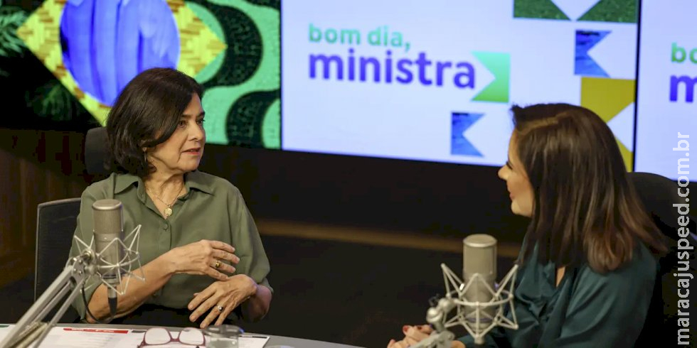 Ministra da Saúde comemora dados da imunização infantil Ministra da Saúde comemora dados da imunização infantil