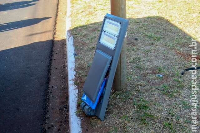 Morre jovem que bateu moto em poste ao ser atingido por lâmpada de LED em Campo Grande