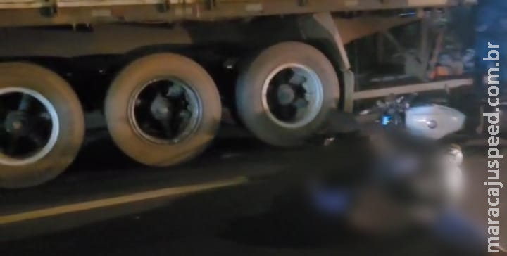 Morre motociclista atingido por carreta no Indubrasil Morre motociclista atingido por carreta no Indubrasil