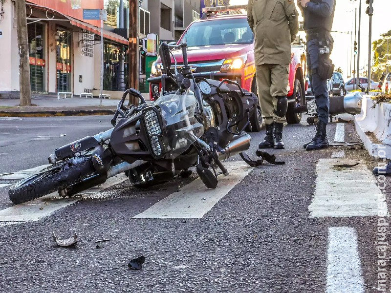 Motociclista de BMW ‘fura’ semáforo, provoca acidente e é arremessado a 10 metros na Zahran Motociclista de BMW ‘fura’ semáforo, provoca acidente e é arremessado a 10 metros na Zahran