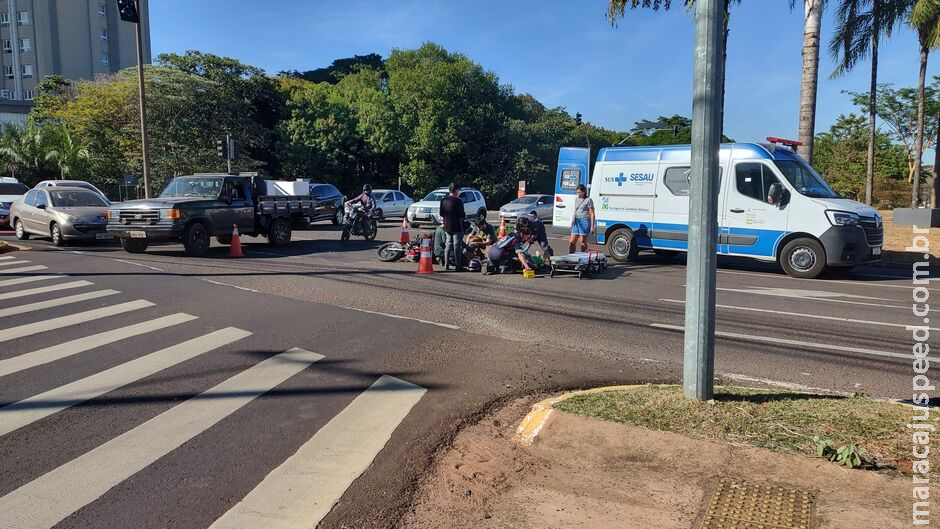 Motociclista e passageira ficam feridos em acidente na Avenida Mato Grosso Motociclista e passageira ficam feridos em acidente na Avenida Mato Grosso
