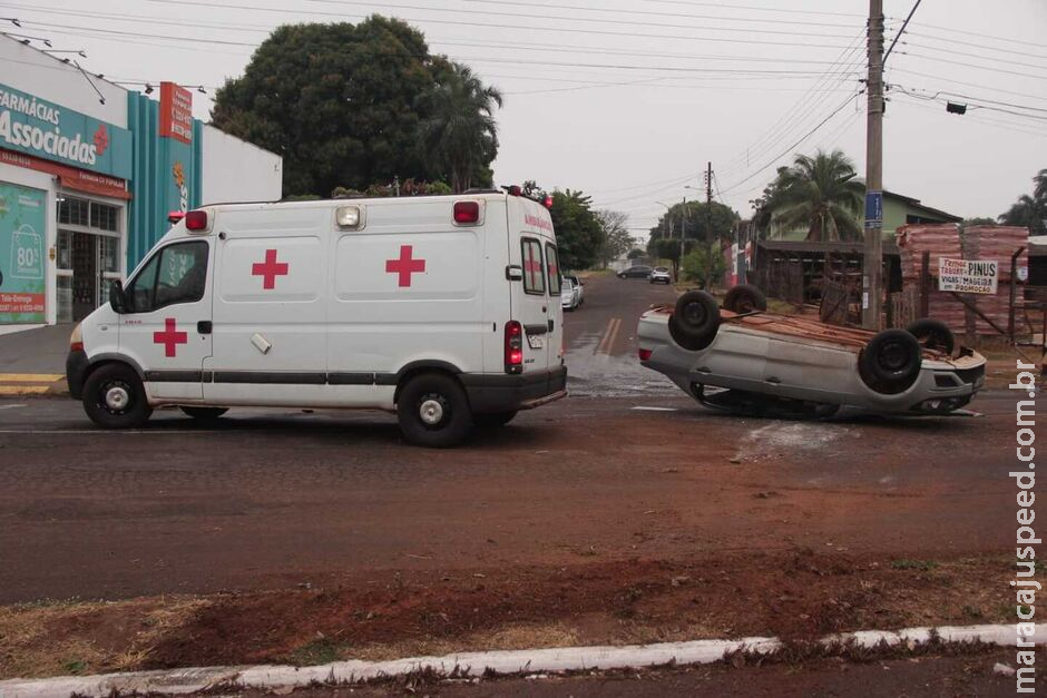 Motorista perde controle e capota veículo na Lúdio Martins Coelho Motorista perde controle e capota veículo na Lúdio Martins Coelho