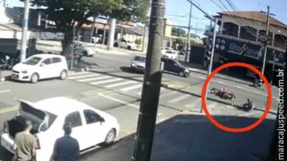 Motorista que seguia no corredor de ônibus bate em motociclista na Avenida Bandeirantes Motorista que seguia no corredor de ônibus bate em motociclista na Avenida Bandeirantes