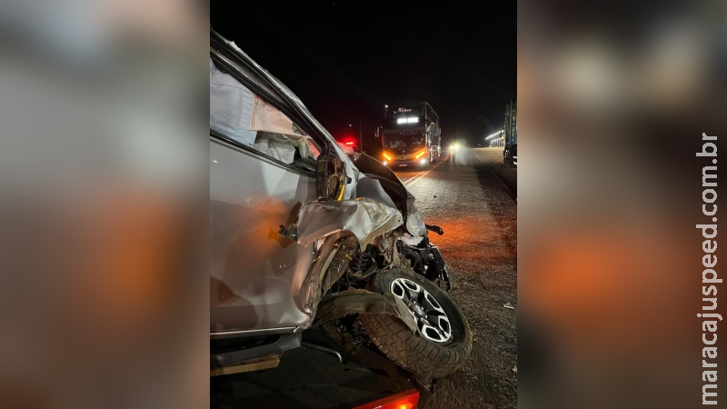 Motorista sai ileso e caminhonete fica destruída em acidente com carreta em Paraíso das Águas Motorista sai ileso e caminhonete fica destruída em acidente com carreta em Paraíso das Águas
