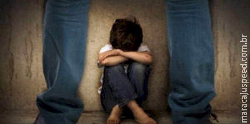 Mulher é agredida, mantida em cárcere e menino de 10 anos consegue fugir Mulher é agredida, mantida em cárcere e menino de 10 anos consegue fugir