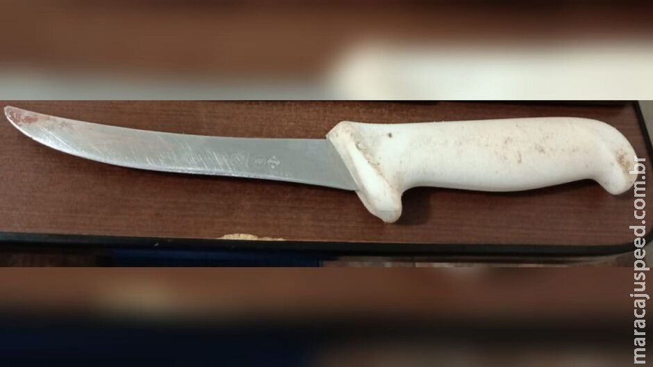 Mulher fica em estado grave após ser esfaqueada 7 vezes; marido é suspeito Mulher fica em estado grave após ser esfaqueada 7 vezes; marido é suspeito