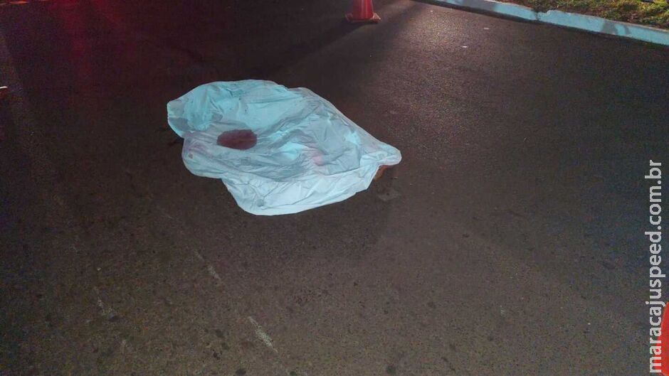Mulher morta atropelada estava deitada na avenida; motorista pensou que fosse um papelão Mulher morta atropelada estava deitada na avenida; motorista pensou que fosse um papelão