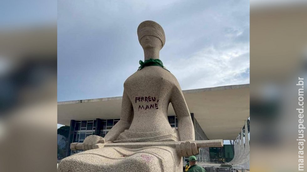 Mulher que pichou ‘Perdeu, mané’ em estátua do STF é denunciada pela PGR Mulher que pichou ‘Perdeu, mané’ em estátua do STF é denunciada pela PGR