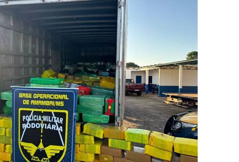 Perseguição termina com apreensão de 10 toneladas de maconha Perseguição termina com apreensão de 10 toneladas de maconha