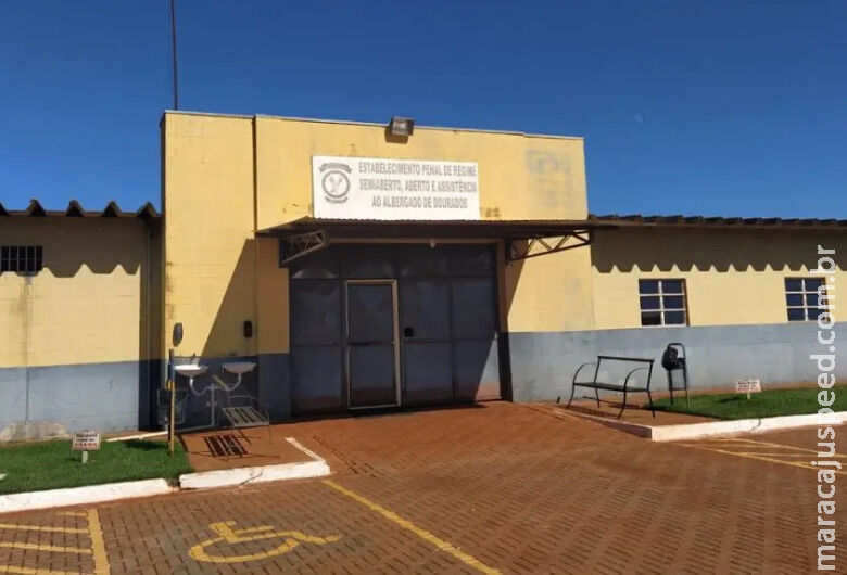 Polícia apreende celulares e drogas que seriam arremessados para presídio Polícia apreende celulares e drogas que seriam arremessados para presídio