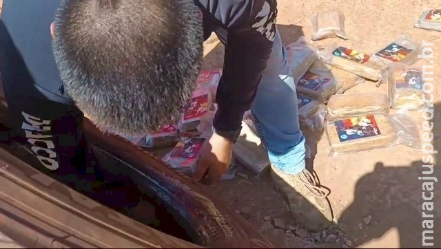 Polícia desconfia de caminhão e apreende 160 tabletes de cocaína em estepe em MS Polícia desconfia de caminhão e apreende 160 tabletes de cocaína em estepe em MS
