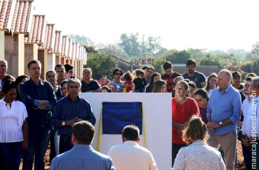 População recebe lotes urbanizados e pavimentação de ruas em Bela Vista População recebe lotes urbanizados e pavimentação de ruas em Bela Vista
