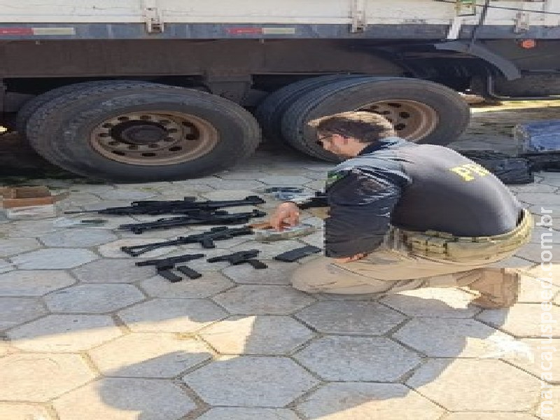 PRF apreende 1,2 tonelada de maconha, fuzis, pistolas e munições em Santa Rita do Pardo PRF apreende 1,2 tonelada de maconha, fuzis, pistolas e munições em Santa Rita do Pardo