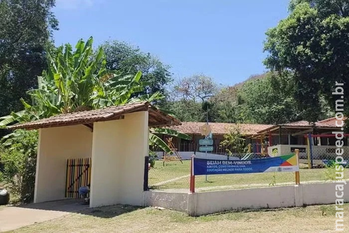 Professora é acusada de prender mãos e colar boca de criança de 4 anos com fita Professora é acusada de prender mãos e colar boca de criança de 4 anos com fita