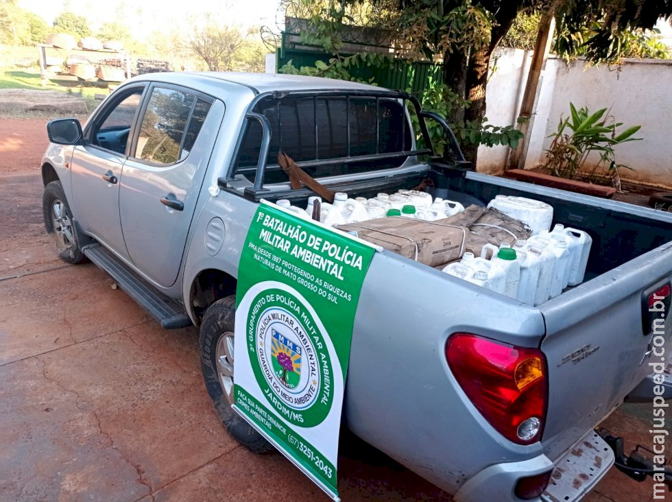 Veículo carregado com agrotóxicos vencidos é apreendido na MS-382 Veículo carregado com agrotóxicos vencidos é apreendido na MS-382