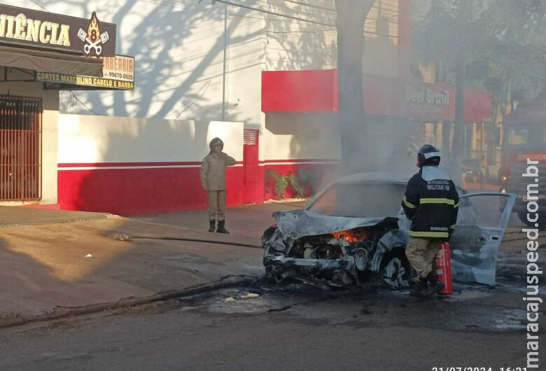 Veículo incendiado é abandonado em via pública no BNH 4º Plano Veículo incendiado é abandonado em via pública no BNH 4º Plano