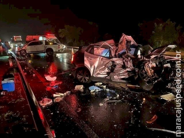 Acidente entre 3 veículos na BR-163 deixa rastro de destruição e ocupantes saem ilesos Acidente entre 3 veículos na BR-163 deixa rastro de destruição e ocupantes saem ilesos