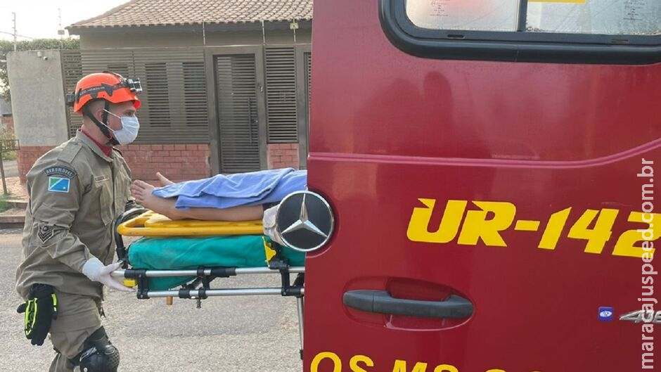 Adolescente é atropelada por carro ao tentar atravessar a rua em Coxim Adolescente é atropelada por carro ao tentar atravessar a rua em Coxim