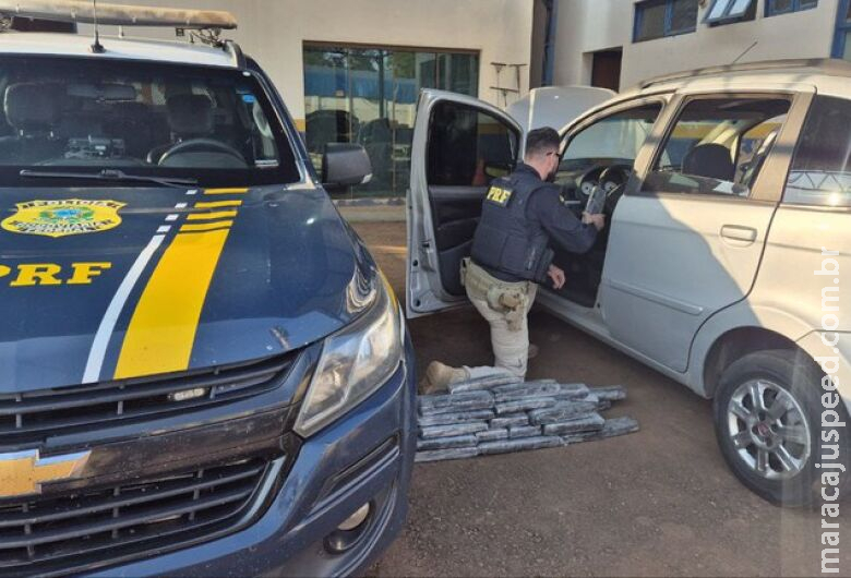 Após forte odor em carro, PRF apreende maconha e prende condutor Após forte odor em carro, PRF apreende maconha e prende condutor