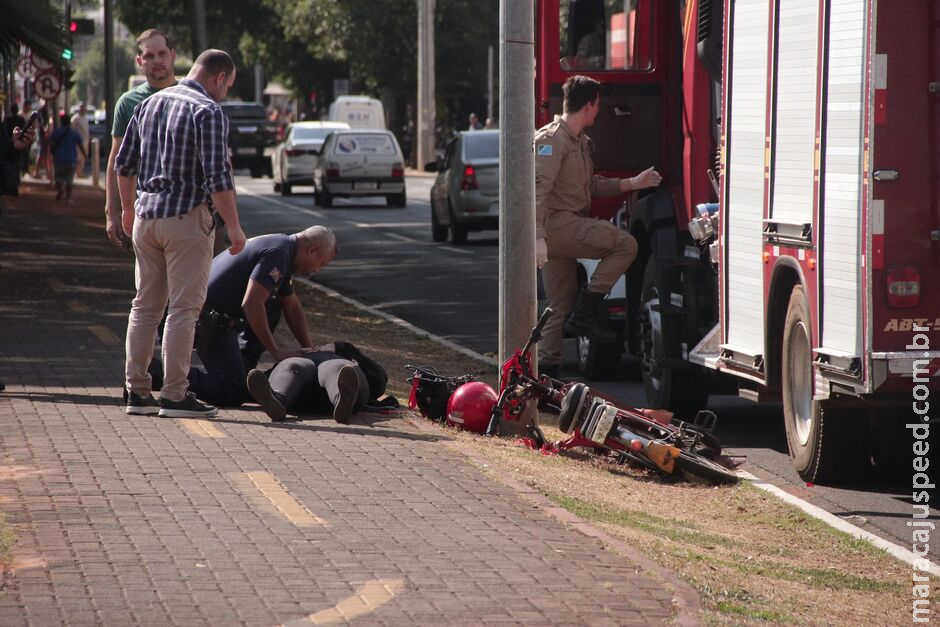 Bicicleta trava, ciclista bate em poste e fica gravemente ferida na Afonso Pena Bicicleta trava, ciclista bate em poste e fica gravemente ferida na Afonso Pena