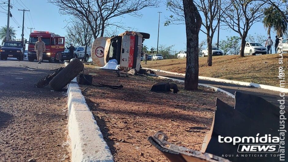 Capotamento deixa um morto e dois feridos na Avenida Gury Marques Capotamento deixa um morto e dois feridos na Avenida Gury Marques