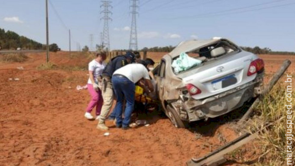 Carro dirigido pelo avô capota e criança, de 8 anos, morre na BR-262 em Água Clara Carro dirigido pelo avô capota e criança, de 8 anos, morre na BR-262 em Água Clara